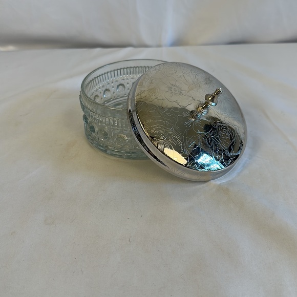 Victorian Trading Co Glass Powder/Trinket Box Silver Tone Lid - Picture 7 of 16